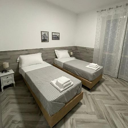 Holiday Rooms رو المظهر الخارجي الصورة