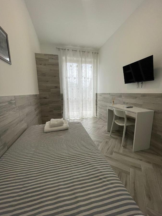 Holiday Rooms رو المظهر الخارجي الصورة
