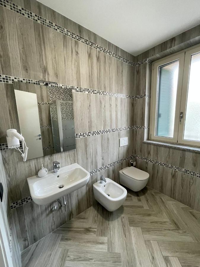 Holiday Rooms رو المظهر الخارجي الصورة